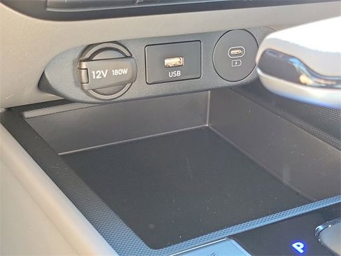 Used 2025 Hyundai Elantra SE image 10
