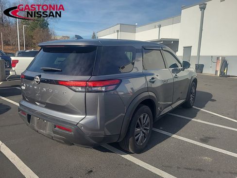 Used 2022 Nissan Pathfinder S image 11