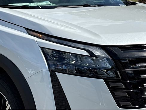 New 2026 Nissan Pathfinder Platinum image 24