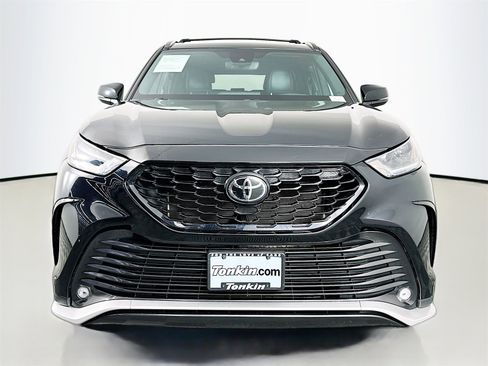 Certified 2023 Toyota Highlander XSE image 2