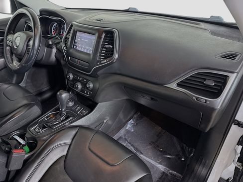 Used 2019 Jeep Cherokee Latitude Plus image 30