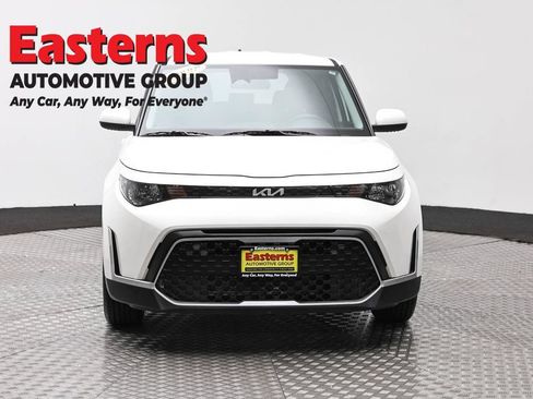 Used 2025 Kia Soul LX FWD image 2