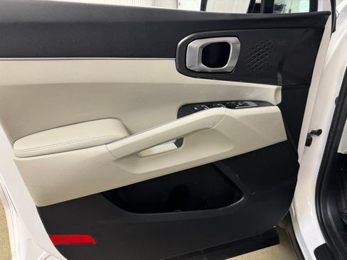 Used 2025 Kia Sorento S w/ Panoramic Sunroof Package FWD image 8