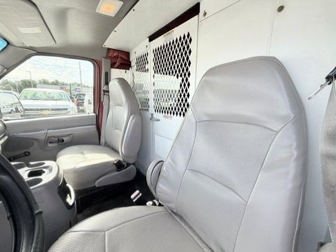 Used 2002 Ford E-350 and Econoline 350 Super Duty RWD image 16