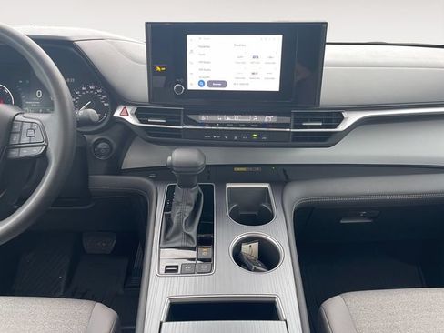 Used 2025 Toyota Sienna LE w/ LE Plus Package FWD image 11