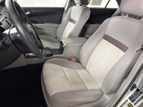 Used 2013 Toyota Camry LE FWD image 11
