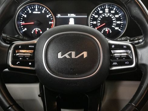 Used 2024 Kia Carnival LX FWD image 17
