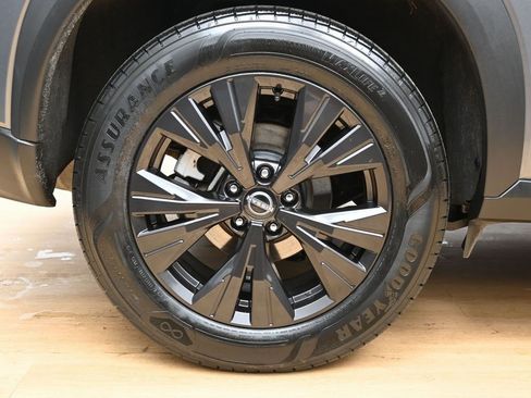 Used 2022 Nissan Rogue SV image 13