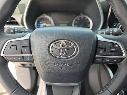 Used 2025 Toyota Highlander XLE AWD/4WD image 37