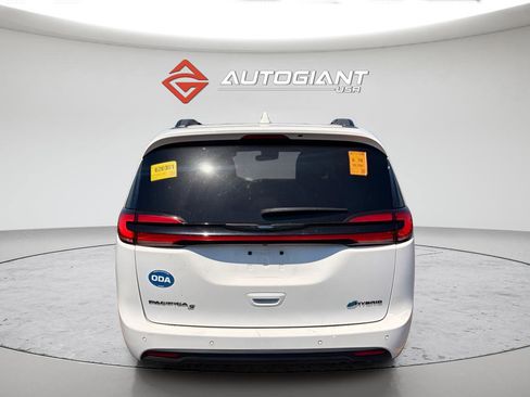 Used 2021 Chrysler Pacifica Touring-L w/ Uconnect Theater Family Group FWD image 5