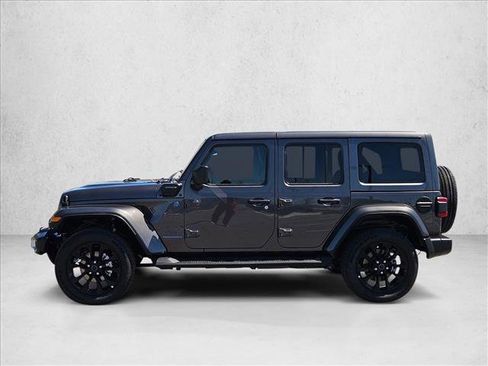 Used 2025 Jeep Wrangler Sahara image 9
