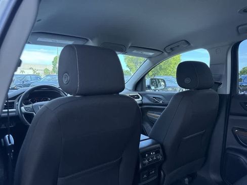 Used 2023 GMC Acadia SLE w/ Driver Convenience Package FWD image 23