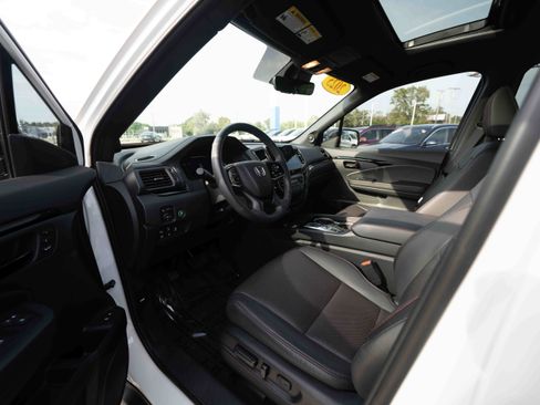 Used 2025 Honda Passport Black Edition image 8