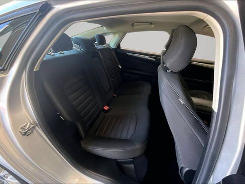 Used 2019 Ford Fusion SE FWD image 25