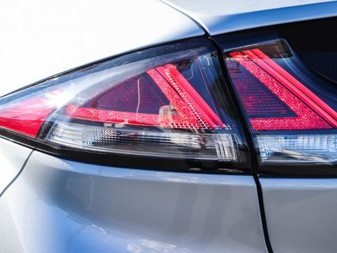 Used 2022 Hyundai Ioniq SE image 9