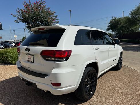 Used 2019 Jeep Grand Cherokee Altitude AWD/4WD image 9