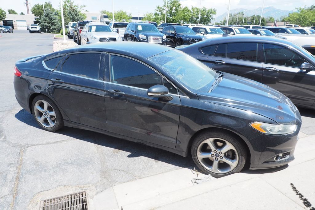 Used 2016 Ford Fusion SE w/ Equipment Group 201A FWD image 2