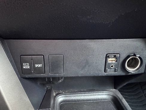 Used 2017 Toyota RAV4 LE image 25