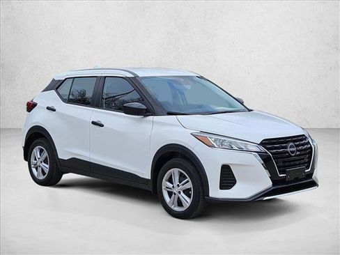 Used 2024 Nissan Kicks S image 3