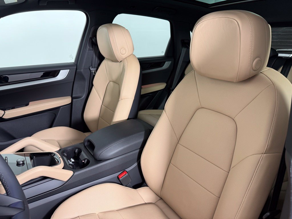 Certified 2026 Porsche Cayenne AWD/4WD image 5