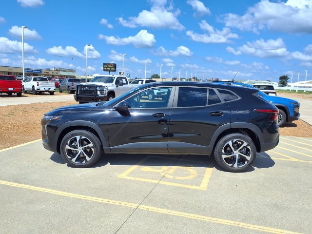 Used 2024 Chevrolet Trax RS FWD image 2