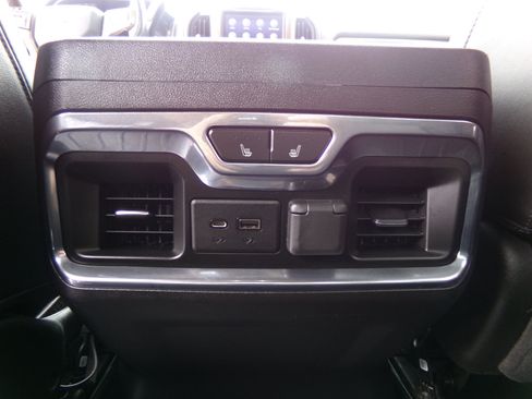 Used 2021 Chevrolet Silverado 1500 High Country w/ Technology Package image 18