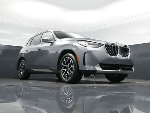 Used 2025 BMW X3 xDrive30i w/ Premium Package image 46