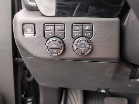 Used 2025 Chevrolet Silverado 1500 LT Trail Boss w/ LT Trail Boss Premium Package AWD/4WD image 29