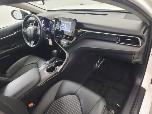 Used 2024 Toyota Camry SE image 15