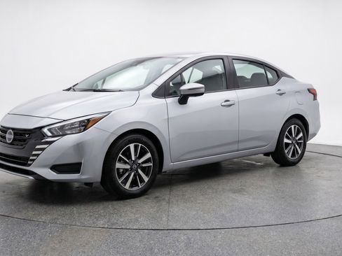 Used 2025 Nissan Versa SV FWD image 3