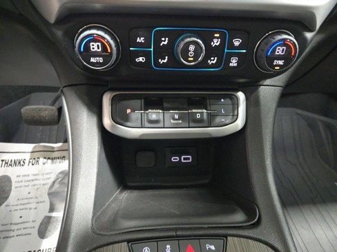 Used 2023 GMC Acadia SLT w/ Preferred Package image 24