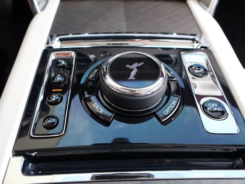 Certified 2024 Rolls-Royce Cullinan AWD/4WD image 32