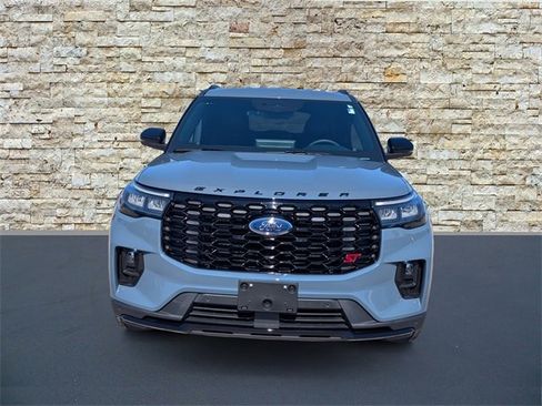 Used 2026 Ford Explorer ST image 3