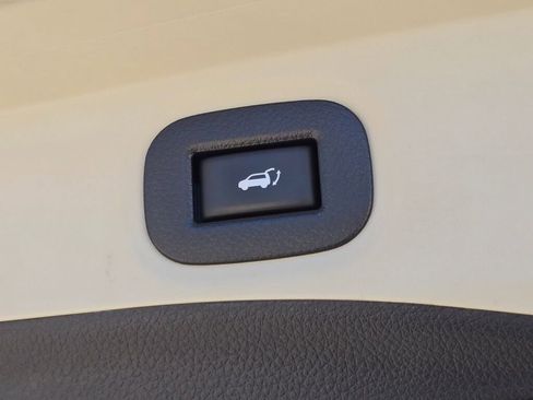 Used 2017 Nissan Rogue SL w/ SL Premium Package image 14