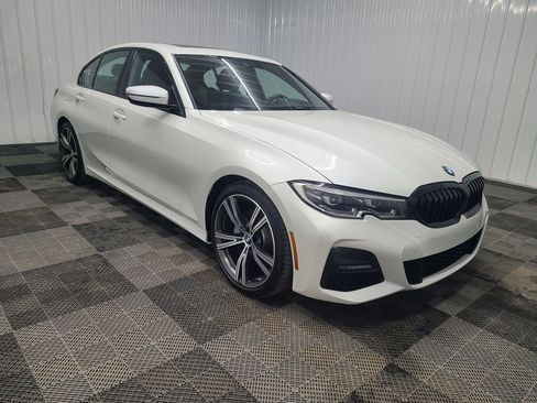 Used 2019 BMW 330i Sedan w/ M Sport Package RWD image 4