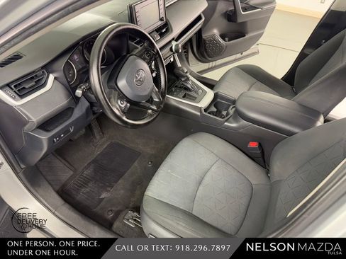 Used 2020 Toyota RAV4 XLE FWD image 20