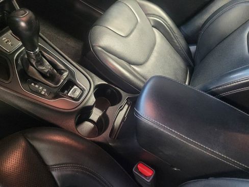 Used 2019 Jeep Cherokee Limited w/ Luxury Group image 26