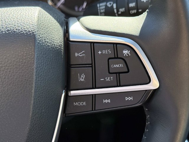 Used 2023 Toyota Highlander XSE FWD image 24