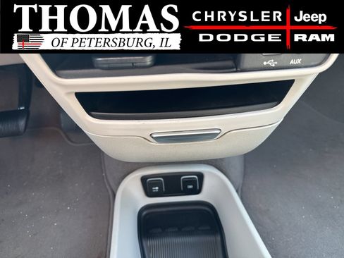 Used 2019 Chrysler Pacifica Touring Plus w/ Tire & Wheel Group FWD image 13