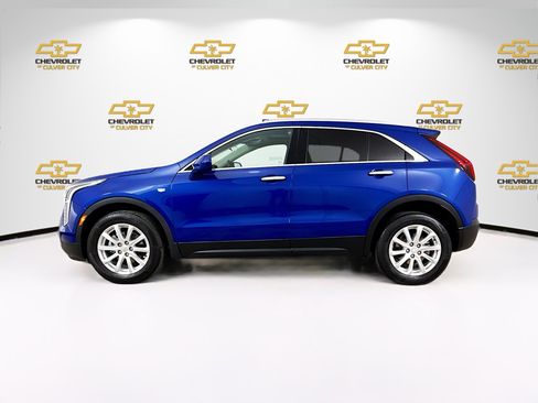 Used 2021 Cadillac XT4 Luxury w/ Cold Weather Package FWD image 4