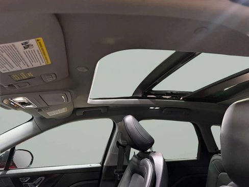 Used 2021 Lincoln Corsair AWD w/ Premium Package image 16