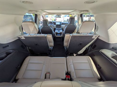 Used 2024 Lincoln Navigator L Reserve AWD/4WD image 35