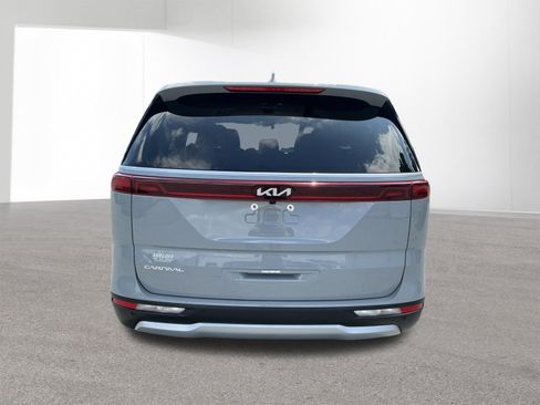 Used 2024 Kia Carnival EX FWD image 7