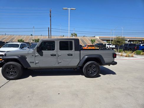 Used 2023 Jeep Gladiator Sport w/ Trailer Tow Package AWD/4WD image 6