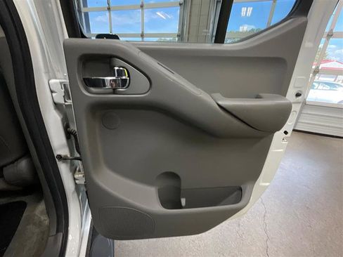 Used 2013 Nissan Frontier SL RWD image 23
