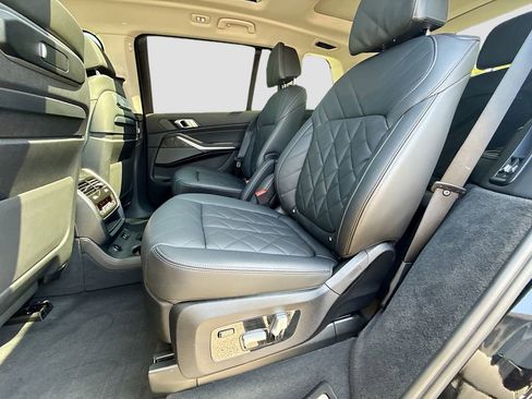 Used 2023 BMW X7 xDrive40i w/ Premium Package AWD/4WD image 21