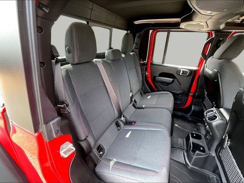 Used 2024 Jeep Gladiator Rubicon w/ Convenience Group AWD/4WD image 17