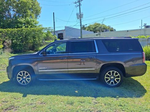 Used 2016 GMC Yukon XL Denali RWD image 9