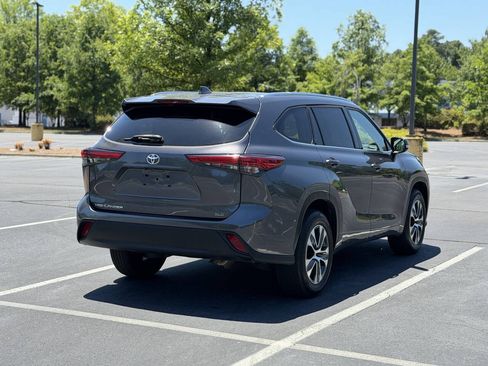Used 2021 Toyota Highlander XLE FWD image 7
