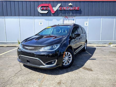 Used 2018 Chrysler Pacifica Touring-L w/ Advanced Safetytec Group FWD image 1